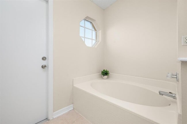 Building Photo - 2533 Quail Park Terrace