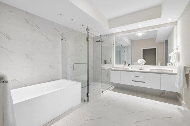 Building Photo - 3100 N Ocean Dr