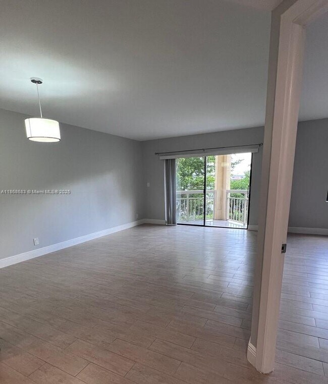 Building Photo - 8290 Lake Dr