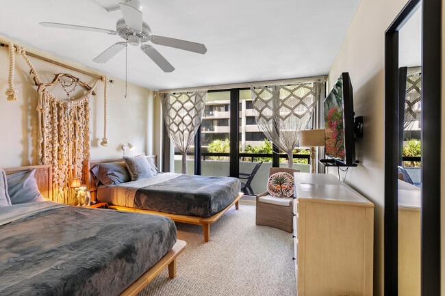 Building Photo - 4050 N Ocean Dr