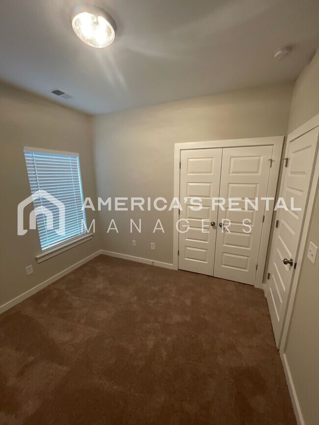 Building Photo - Home for Rent in Oak Grove, AL!!! Available to View Now!