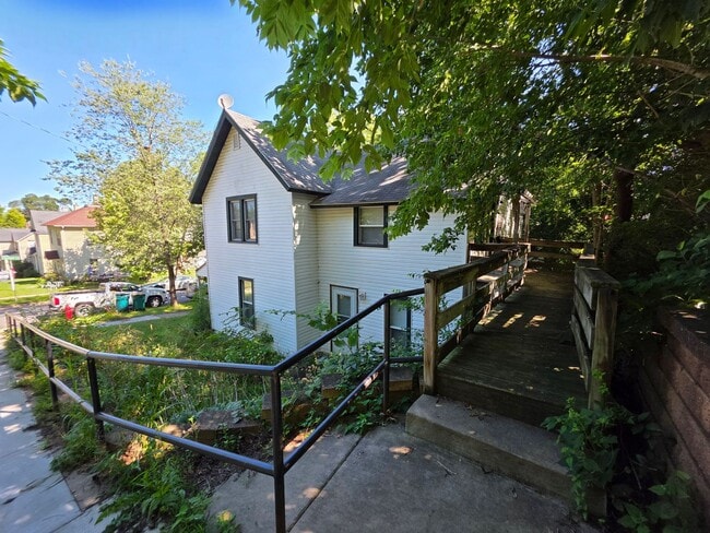 Building Photo - 703 Jones St