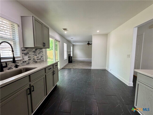 Building Photo - 804 Tapestry Cove