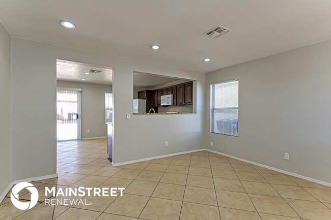 Building Photo - 5632 S Vine Ave