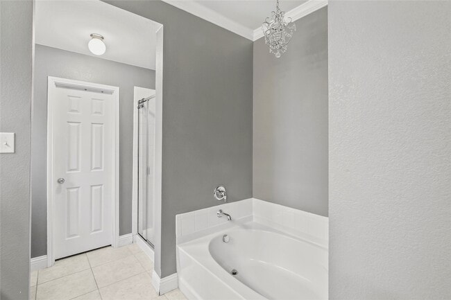 Building Photo - 913 Freesia Dr