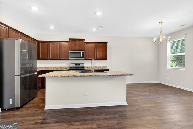 Building Photo - 122 Silver Birch Pass
