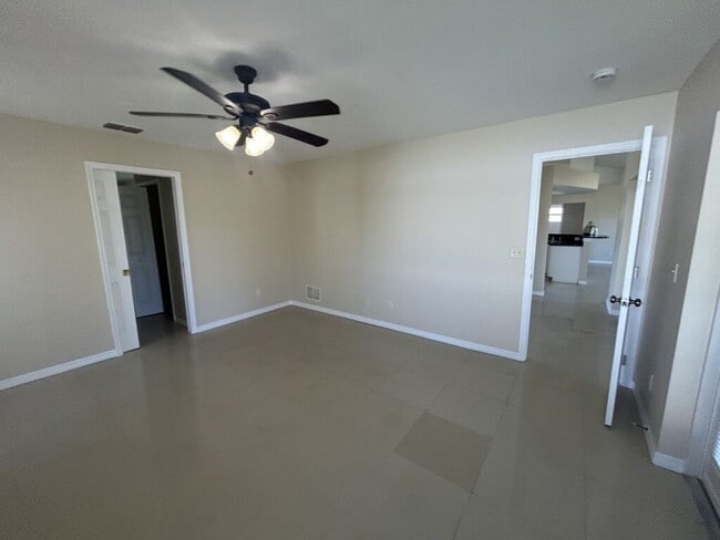 Building Photo - 3516 SW 15th Pl