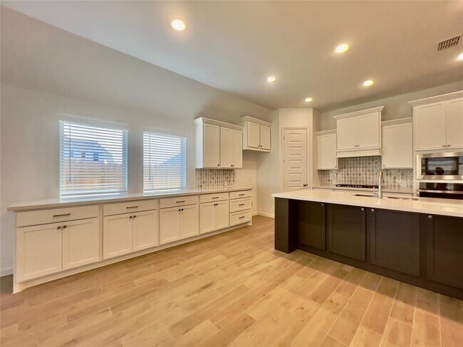 Building Photo - 10931 Spring Wind Dr