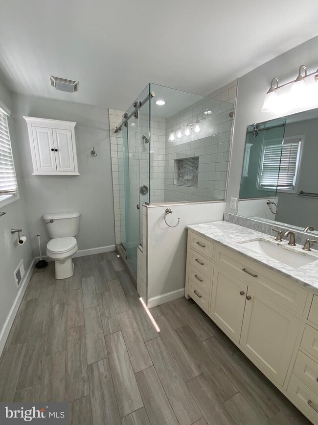 Building Photo - 45395 Woodlawn Dr