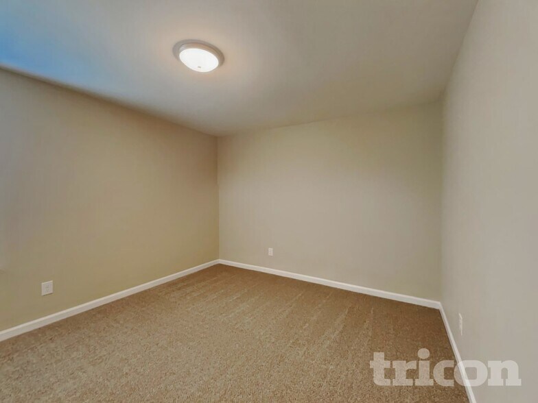 Building Photo - 1080 Paddock Park Cir