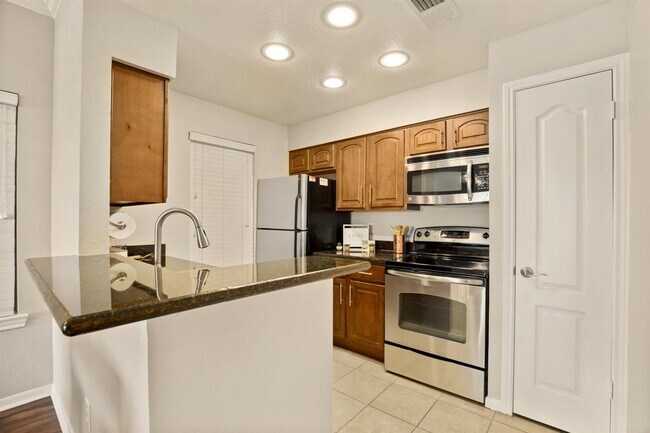 Building Photo - 6000 Shepherd Mountain Cove