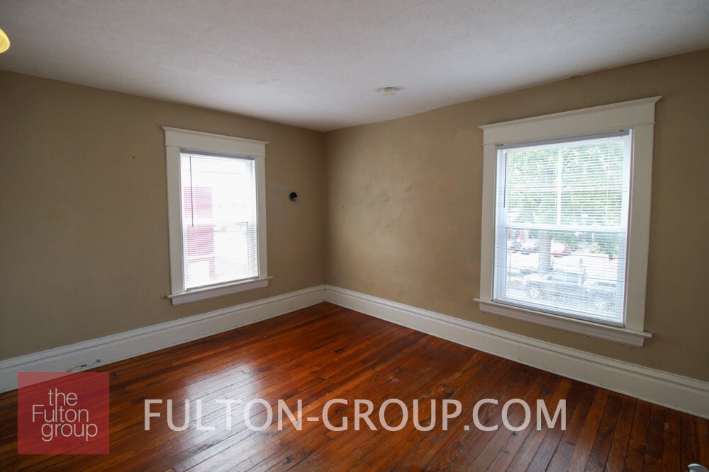 Building Photo - 140 Diamond Ave SE