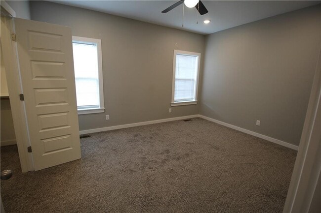 Building Photo - 2711 Vinson Rd