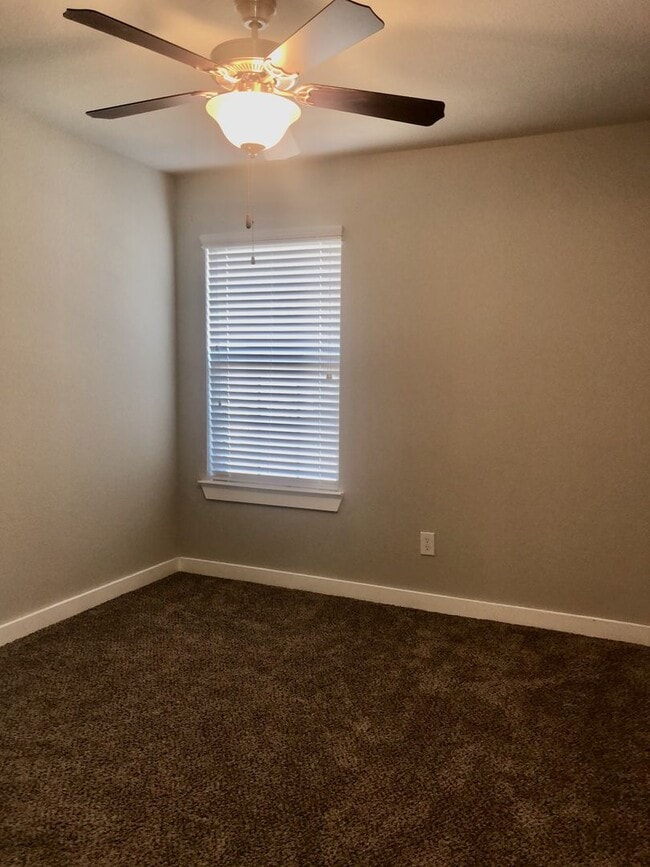 Building Photo - LUXURY 2 STORY DUPLEX LOCATED IN MIDLOTHIAN, TEXAS!