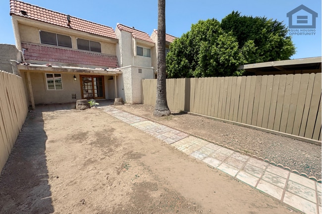 Building Photo - 3Bed/2Bath Townhouse at 47th Ave/Maryland Ave! Ready for Immediate Move-In! – FENCED-IN YARD!