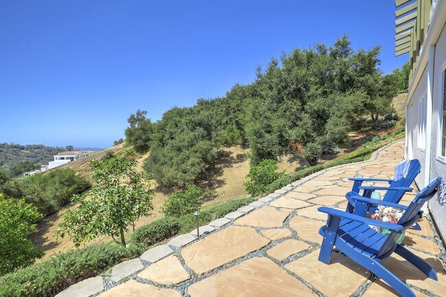 Building Photo - 731 Las Canoas Pl