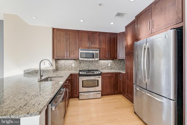 Primary Photo - 8220 Crestwood Heights Dr