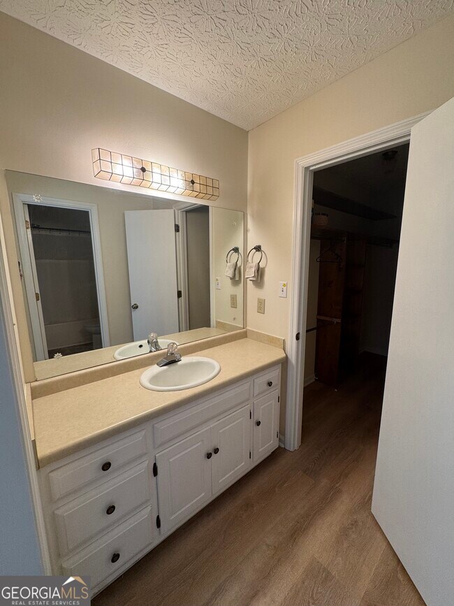 Building Photo - 1041 Limmerick Dr