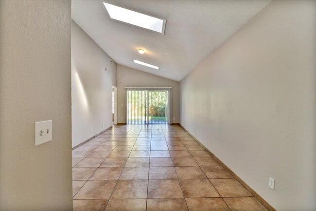 Building Photo - 521 Madrigal Ct