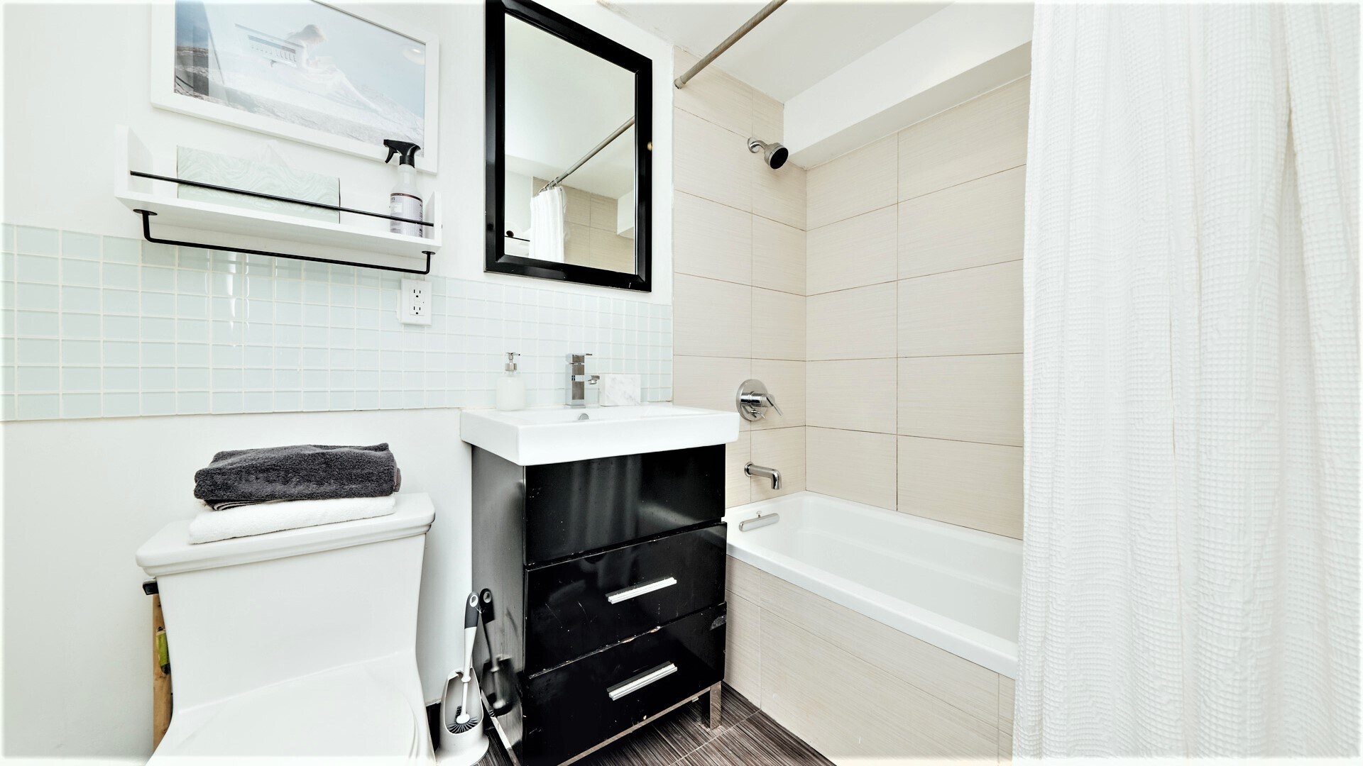 Building Photo - 130 Scholes St