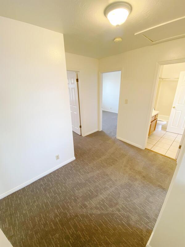 Building Photo - 707 600 W