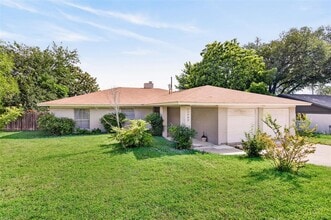 Building Photo - 11902 Oakbrook Dr