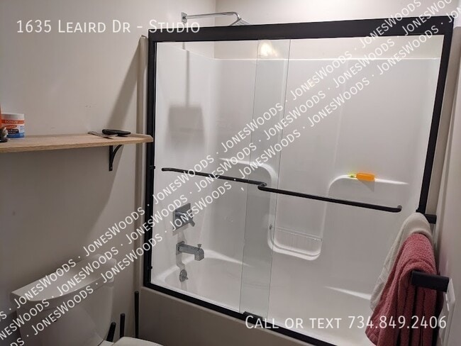 Building Photo - 1635 Leaird Dr