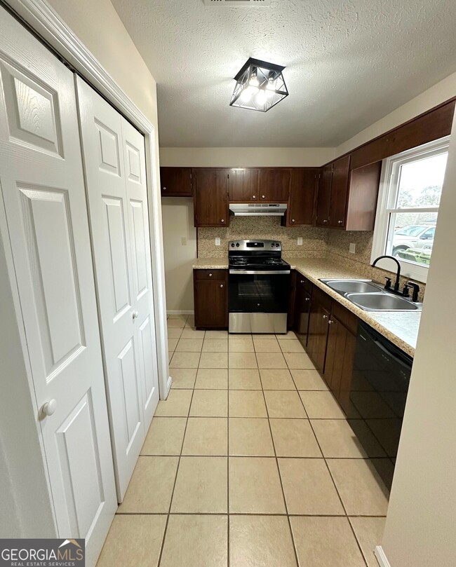 Building Photo - 104 Wrenwood Ln