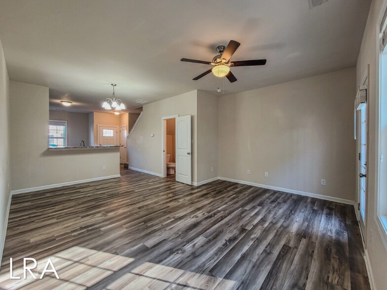 Building Photo - 127 Beacon Woods Dr