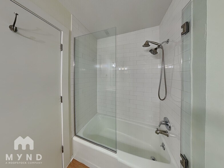 Building Photo - 500 E Riverside Dr