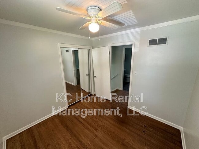 Building Photo - 7219 Ridge Ave