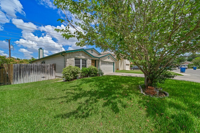 Building Photo - 4527 Stradford Pl