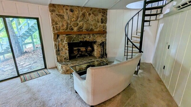 Building Photo - 828 Little Pine Mountain Rd