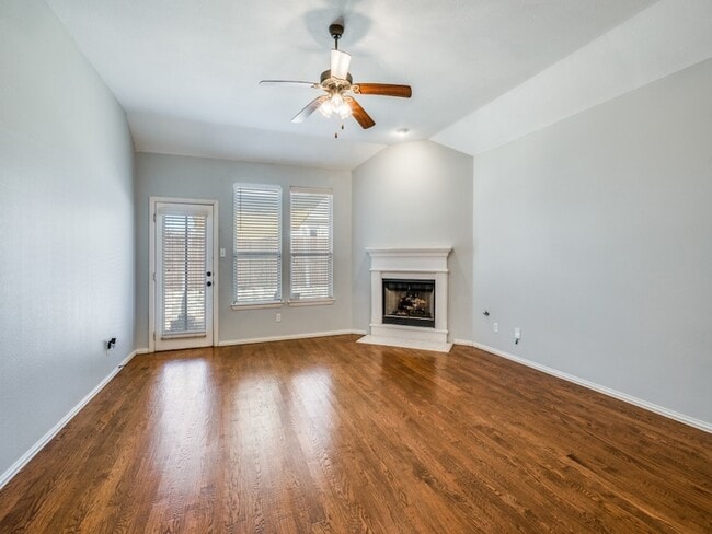 Building Photo - 805 Lake Worth Trl