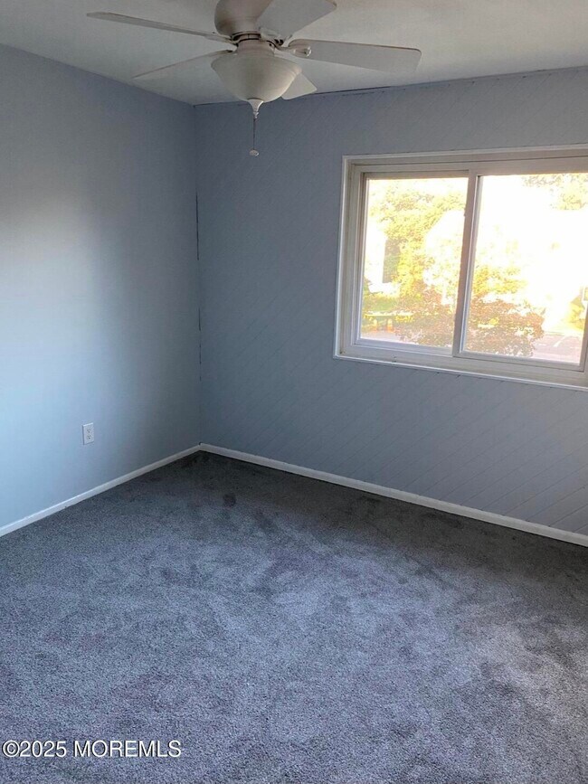 Building Photo - 185 Clubhouse Dr