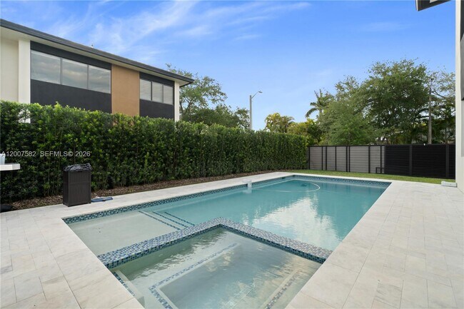 Building Photo - 17900 SW 149th Ave