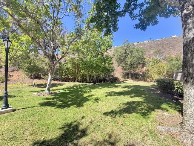 Building Photo - 9980 Scripps Vista Way