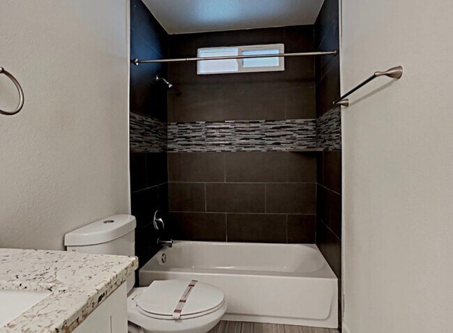 Building Photo - 1412 E Hermosa Dr