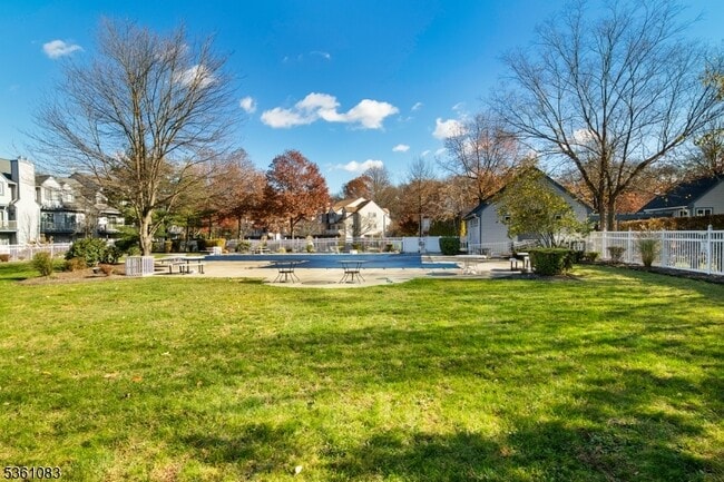 Building Photo - 33 Garden Ct