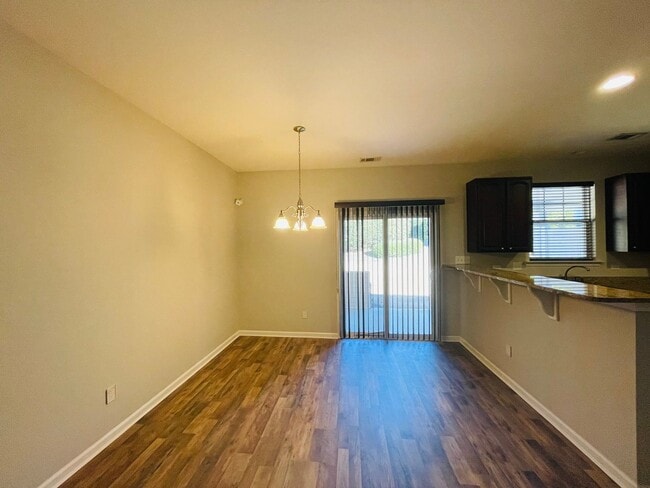 Building Photo - Beautiful Townhome in Catawba Village