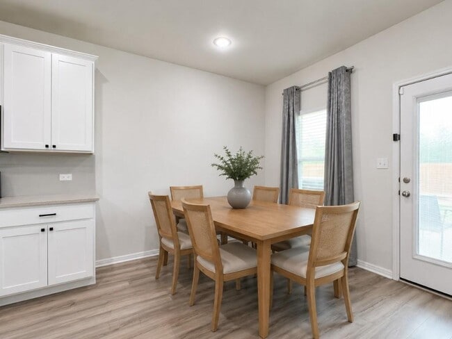 Building Photo - 1600 Longhorn Ranch Dr