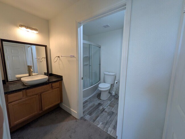 Building Photo - 2 Bedroom 2 Bathroom Condo in the Heart of Canyon Crest, Riverside!