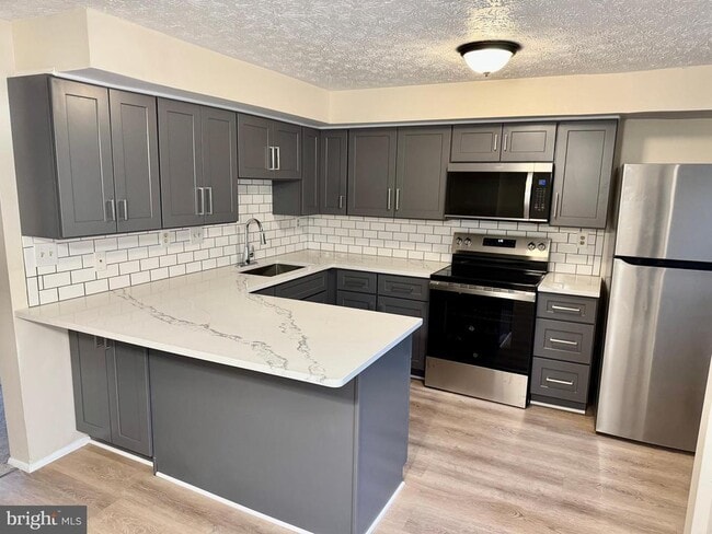 Building Photo - 3723 Castle Terrace