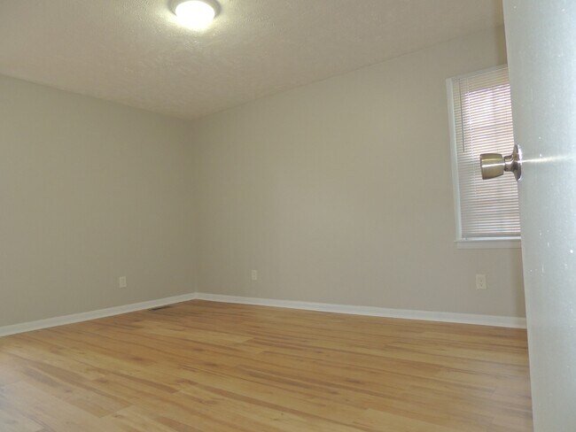 Building Photo - 7115 Enfield Dr