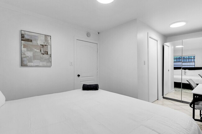 Building Photo - 3130 SW 27th St
