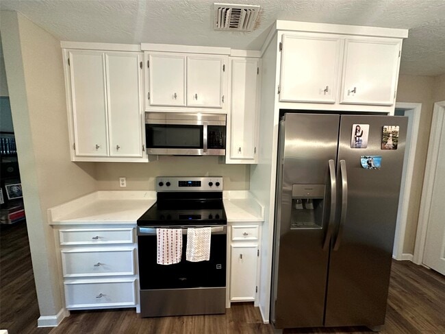 Building Photo - 12289 Thompson Rd
