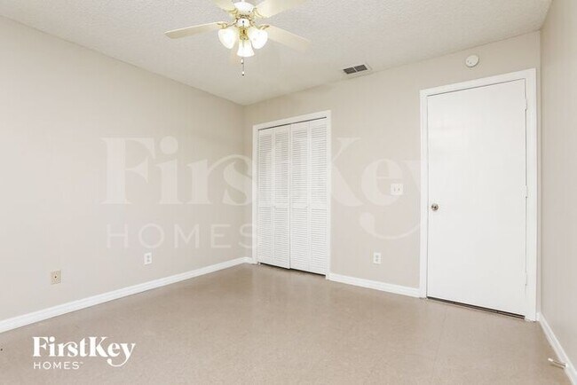 Building Photo - 2084 Everest St