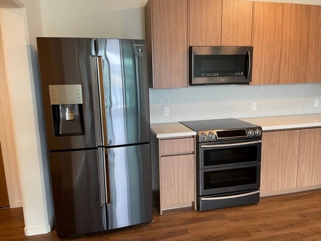 Building Photo - Penthouse 1-bedroom with 2-Parking!