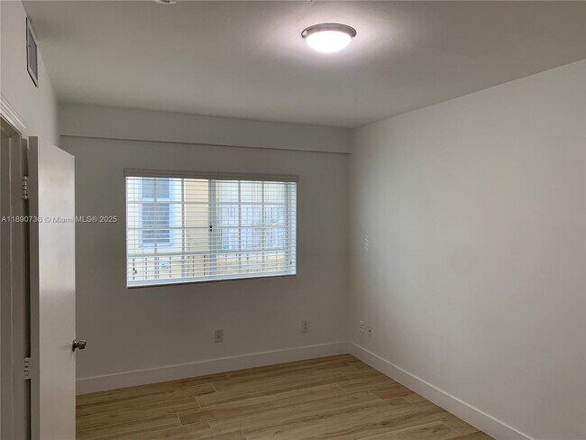 Building Photo - 1218 Salzedo St