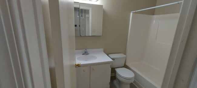 Building Photo - Great condo in great location